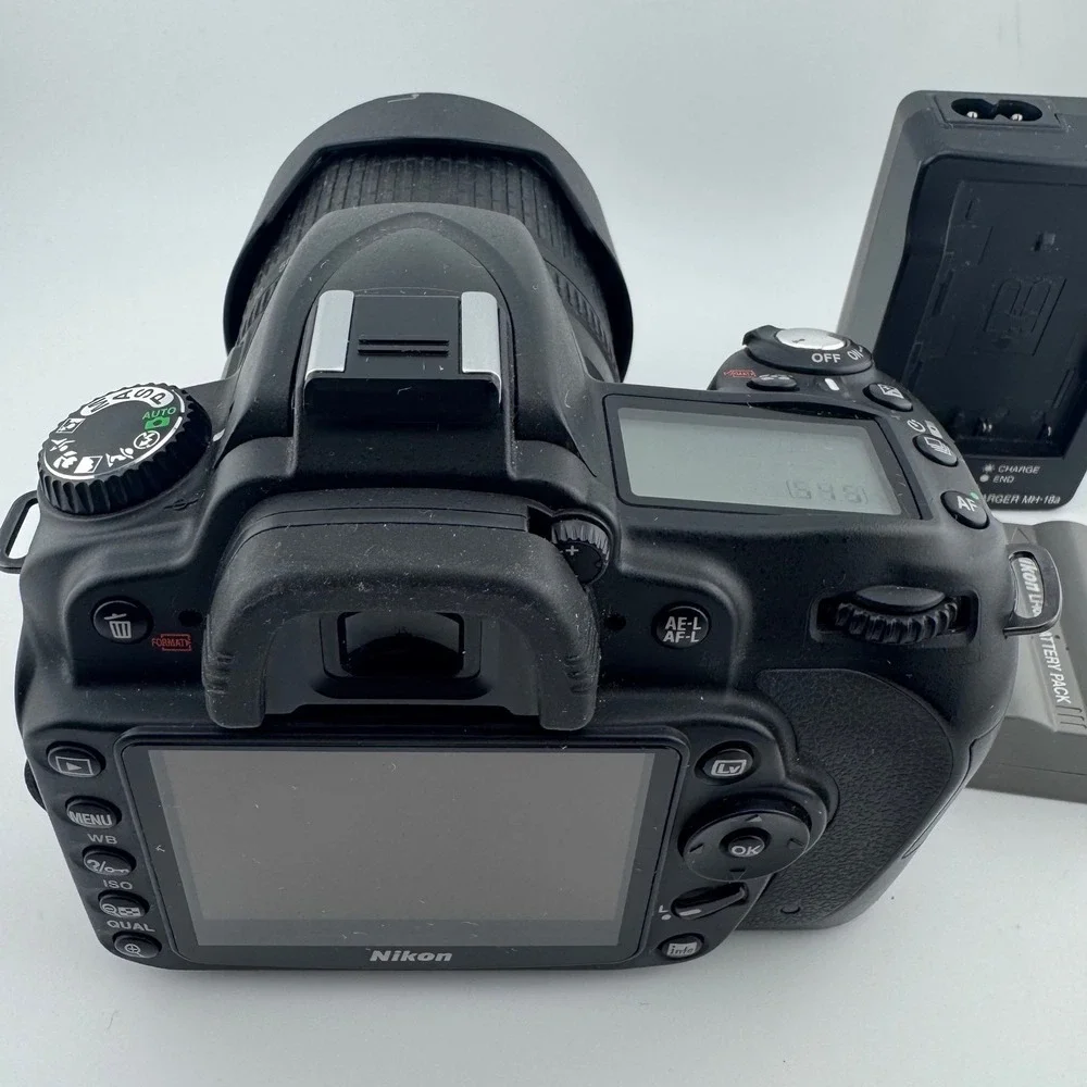 Nikon D90 DSLR Camera 18-105mm VR Lens Black Bundle 12.3MP‎ HD Video FOR PARTS